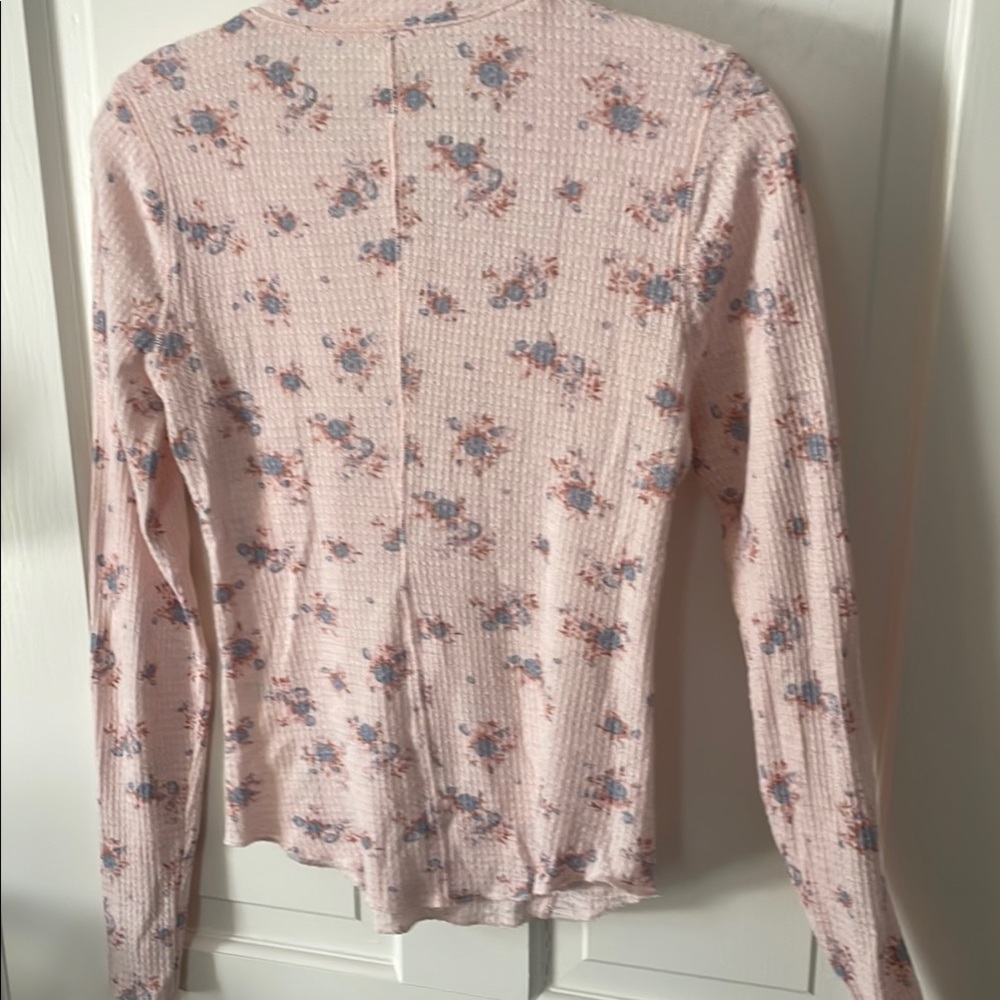 Prettiest! Feminine, floral, Free People, lightweight thermal Henley top S 💖 - Picture 6 of 6
